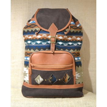 Plecak  duży damski etniczny  ciemnobrązowy ze skóry zamszowej z wełnianym materiałem.